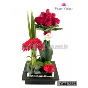 Arreglo Minimalista Rosas y Gerberas (Cod.7229) Arreglo Minimalista Rosas y Gerberas (Cod.7229)