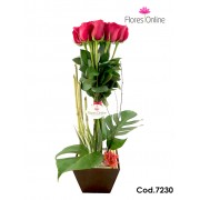 Arreglo Moderno Rosas Rojas y Bambu (Cod.7230) Arreglo Moderno Rosas Rojas y Bambu (Cod.7230)