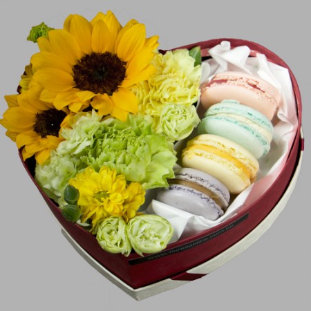Corazón de flores y Macarons (Cod.R231)